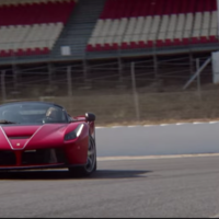 Video: ¿Qué pasa cuando le das un Ferrari LaFerrari Aperta a Sebastián Vettel?