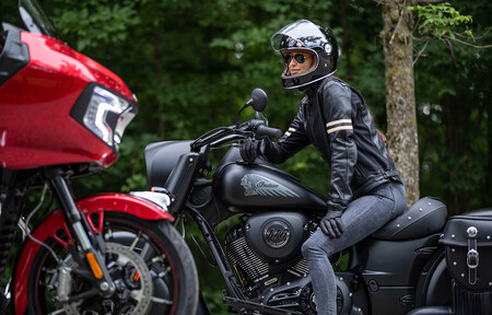 Indian presenta un renovado arsenal: más equipamiento, nuevos colores y accesorios extra de estilo más touring