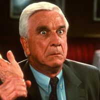 Leslie Nielsen, sobre la película que marca el punto más bajo de su vida como actor: "Es la peor experiencia de mi carrera"