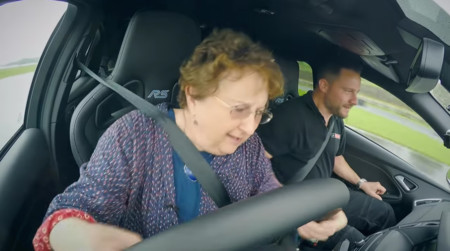 Video: Tu madre no es tan genial como dices, si no puede driftear un Focus RS