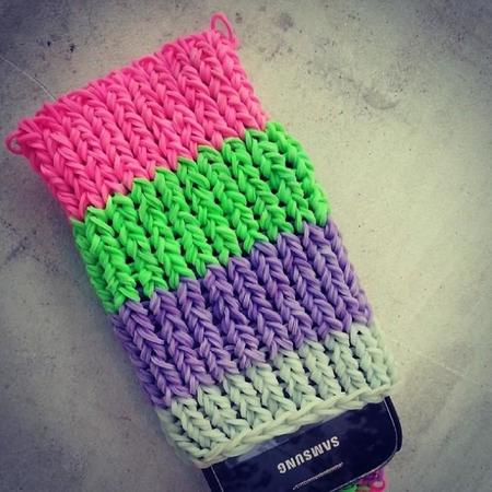 La funda para el móvil hecha con gomitas