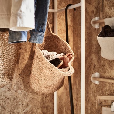 Ikea acaba de poner a la venta una edición limitada de su perchero más vendido: un toque de pasión en el recibidor