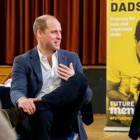 El príncipe Guillermo comparte su experiencia con la paternidad, en un evento de preparación para futuros padres