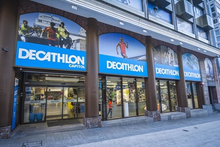 Ofertas Decathlon con descuentos de hasta el 50% en camisetas, zapatillas o chándales en liquidación