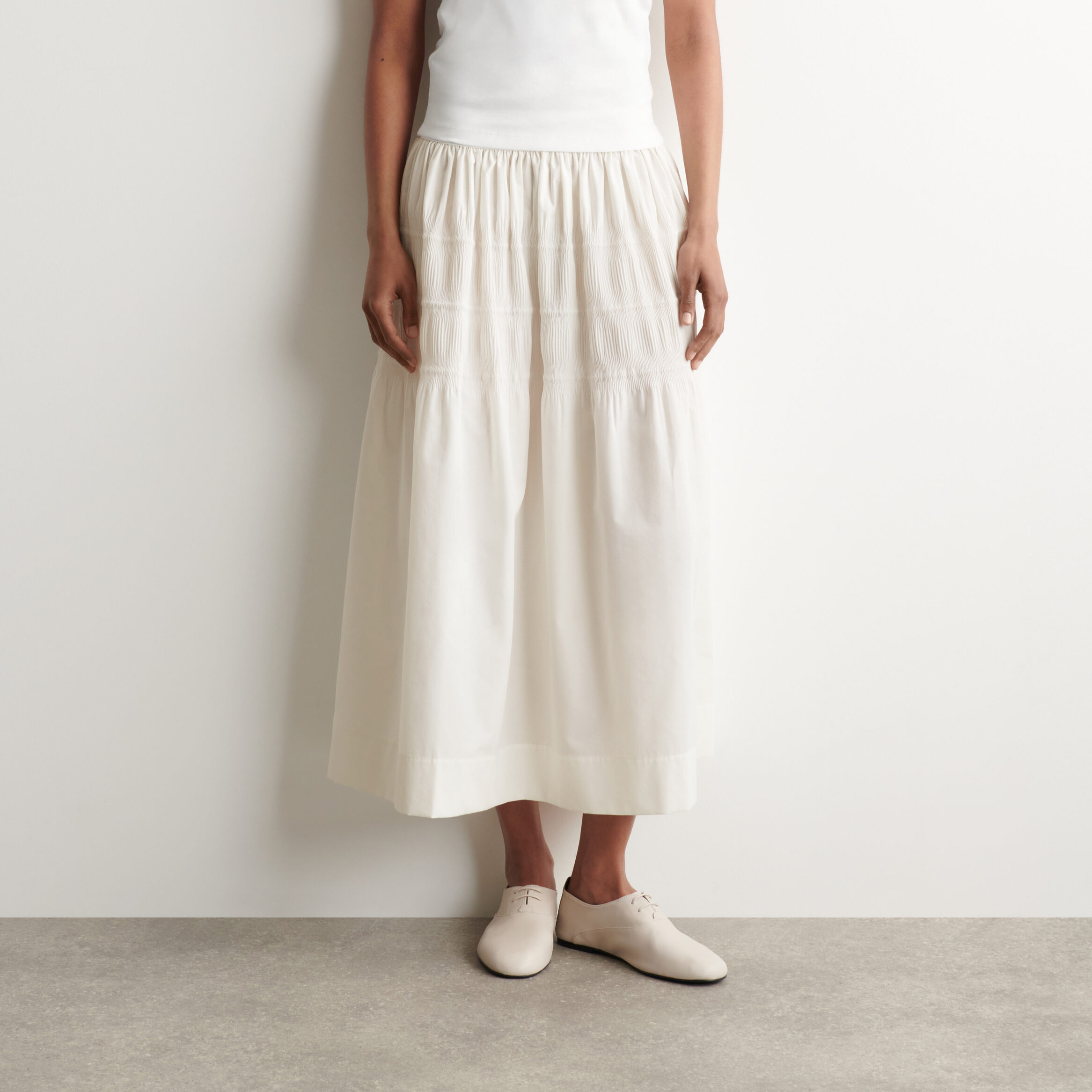 Falda midi escalonada fruncida