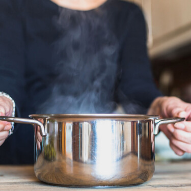 Qué es un baño maría inverso y por qué es la mejor manera de guardar en la nevera la comida recién hecha, según este chef vasco 
