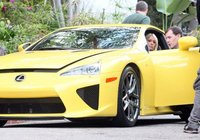 ¡NO! Paris Hilton también tiene un Lexus LFA