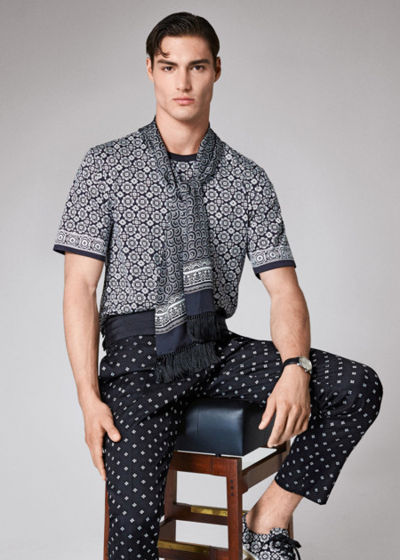 Inspírate en Dolce & Gabbana y agrega a tus looks un toque jet set con el foulard