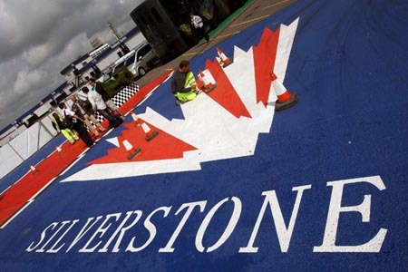 Donington Park tiene problemas. Silverstone, tensa la cuerda