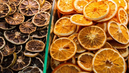 Aprende a deshidratar cítricos fácil y rápido para decorar tus regalos de Navidad y darles un toque original