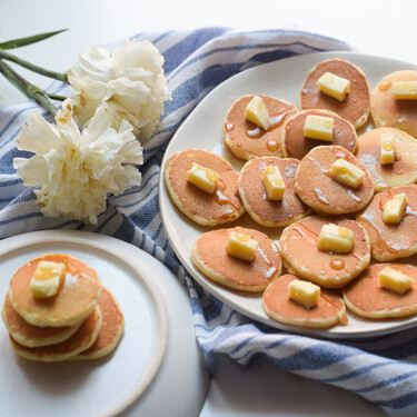 Poffertjes, las minitortitas holandesas que te conquistarán para el desayuno