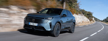 Probamos el Peugeot E-3008: el SUV eléctrico que me compraría para viajar por cómodo y eficiente… si fuese más barato