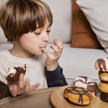 Los científicos coinciden en que prohibir la publicidad de alimentos insanos a menores evita la obesidad infantil. Y ahora tienen pruebas 
