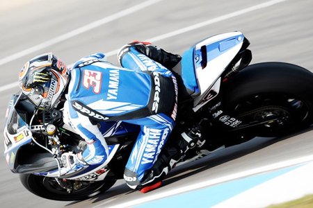 Superbikes Europa 2011: Belleza y espectáculo en la primera victoria de Marco Melandri