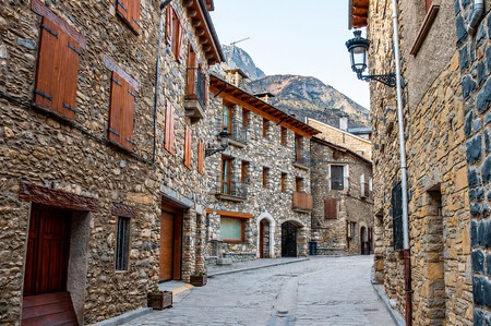 Pueblo Pirinieo Montana Huesca Encantador Bonito Tranquilo Otono Comida Rica Escapada