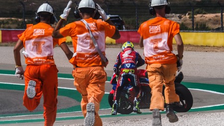 Álvaro Bautista desperdició el mejor fin de semana de la Honda CBR1000RR-R con dos caídas: "Es decepcionante"