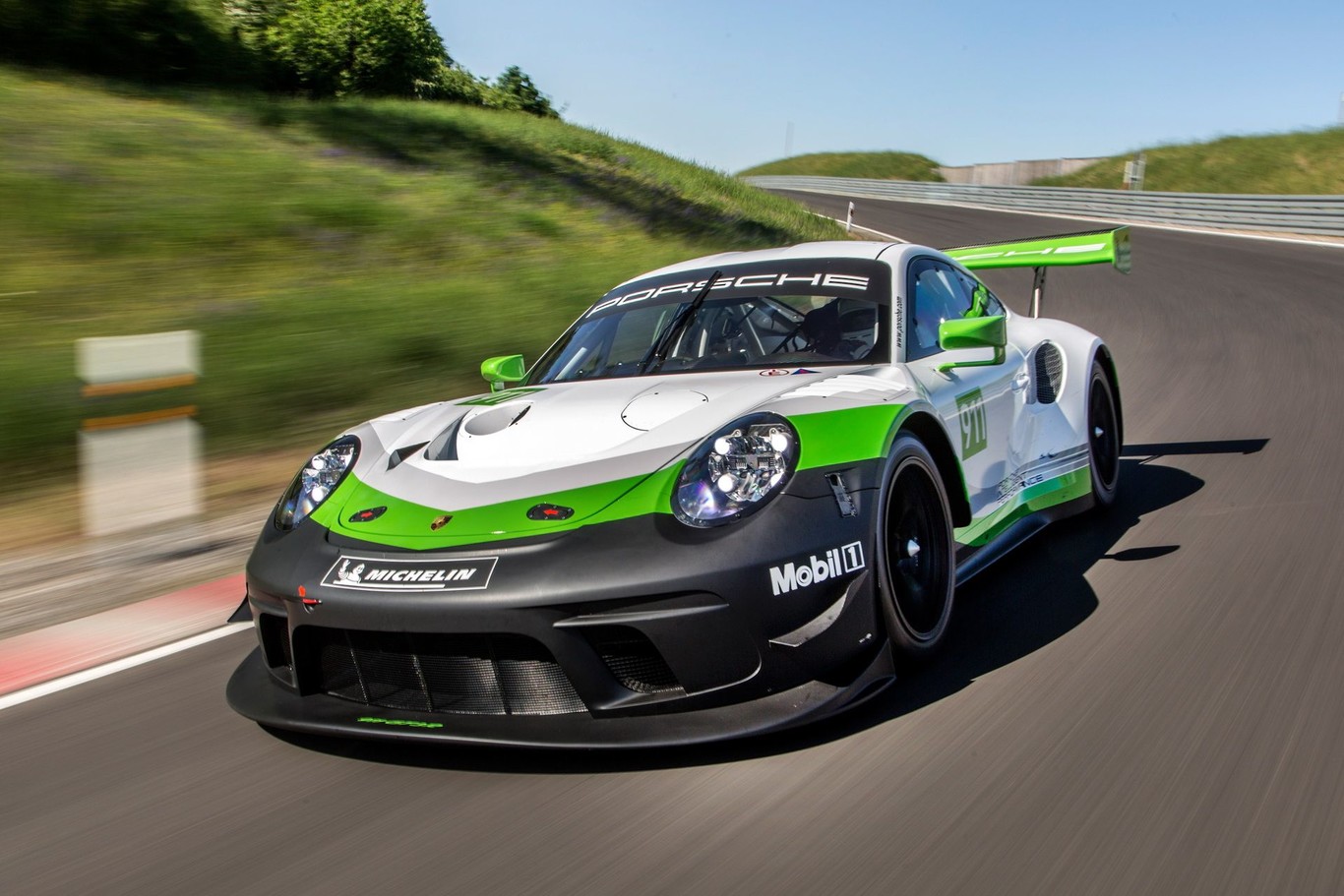 El Porsche 911 GT3 R es un nueve once que sólo puede correr en circuitos
