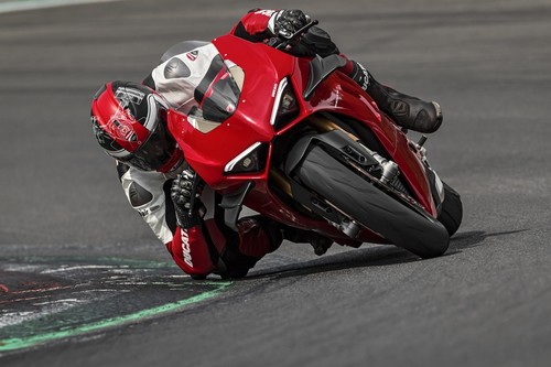 ¡Alerones para todas! La Ducati Panigale V4 estrena nueva aerodinámica y un comportamiento menos exigente