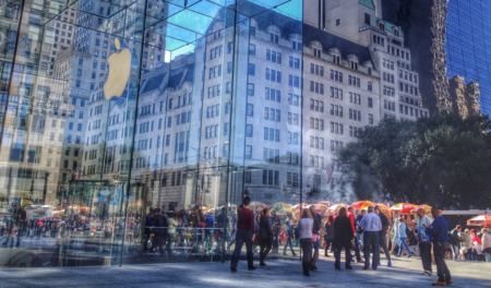 La emblemática Apple Store de la quinta avenida en Nueva York cerrará por reformas