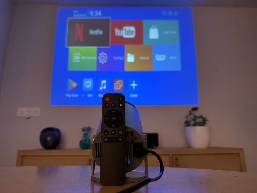Compré un proyector barato de 40 euros para tener un cine en casa pensando que había tirado el dinero. Estaba muy equivocado 