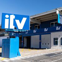 Ante la sospecha de absentismo, Valencia y Andalucía están haciendo algo con sus talleres de ITV: ponerles detectives privados