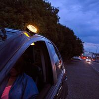 Luz V-16 homologada para sustituir los triángulos de emergencia. Las mejores opciones para el coche