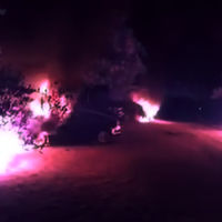 Un incendio destruye nueve coches de Cabify encerrados durante la Feria de Abril de Sevilla