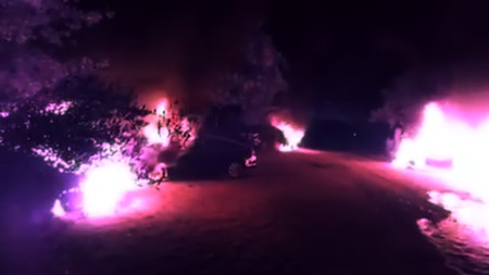 Un incendio destruye nueve coches de Cabify encerrados durante la Feria de Abril de Sevilla