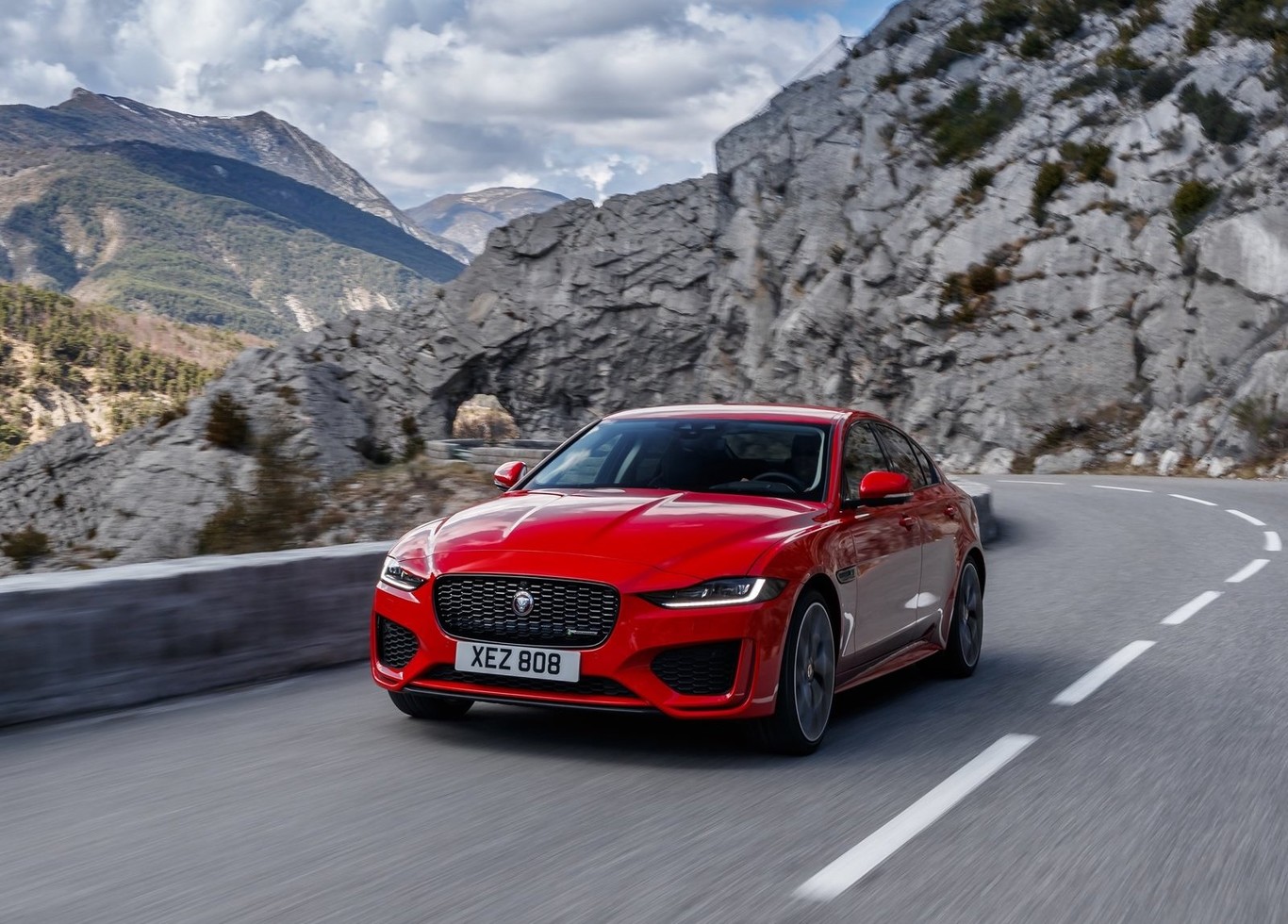 Jaguar XE 2020: Precios, versiones y equipamiento en México