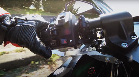 Novedades de la moto eléctrica Kawasaki EV Endeavor: tendrá marcha atrás y frenada regenerativa de pulgar