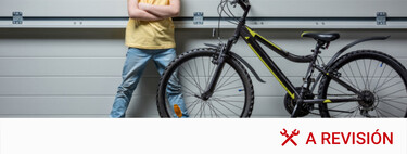 La DGT nos recuerda cómo llevar a los niños en bicicleta y otras 15 normas que un ciclista debe conocer para evitar multas