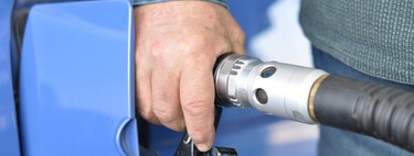 De los 20 céntimos menos por litro a la posibilidad de bajar impuestos: las claves de las ayudas del Gobierno para echar gasolina 