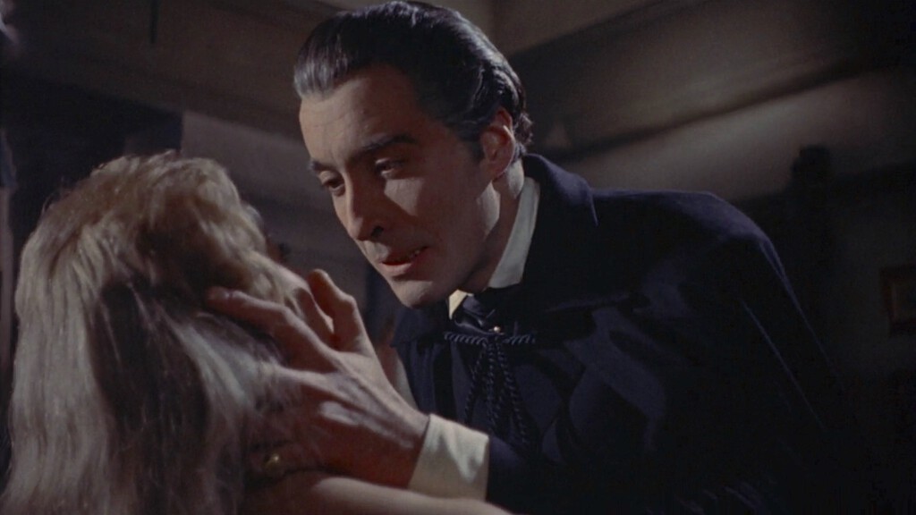Christopher Lee revela que no siempre fueron justos con él. Según el actor, el estudio lo "chantajeó" emocionalmente para continuar con su más icónico papel 