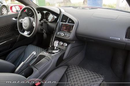 Audi R8 V10 S-Tronic interior