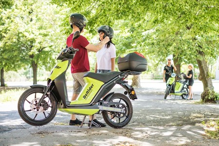 Škoda se suma al motosharing con BeRider, un servicio con motos eléctricas made in Spain