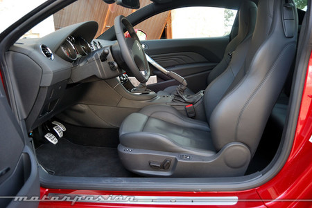 Peugeot RCZ 2013 interior