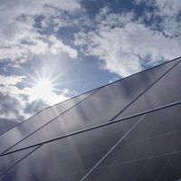 España bate récords en generación de energía renovable, pero acaba 'en la basura'. Ahora han identificado los agujeros negros donde más se desperdicia