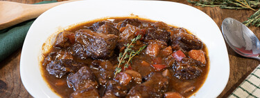 Cómo hacer el mejor ragú de ternera tradicional, una receta clásica e irresistible