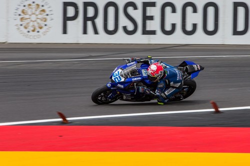 Sheridan Morais logra su primera victoria en Supersport con bandera roja y un susto tremendo