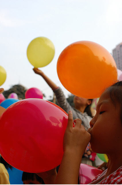 ¿Sabías que los globos también pueden provocar accidentes por aspiración?