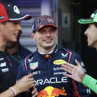 Max Verstappen ya no se puede ir gratis de Red Bull. Tendrá que esperar un año más para fichar por Mercedes, y puede que no sea un mal plan 