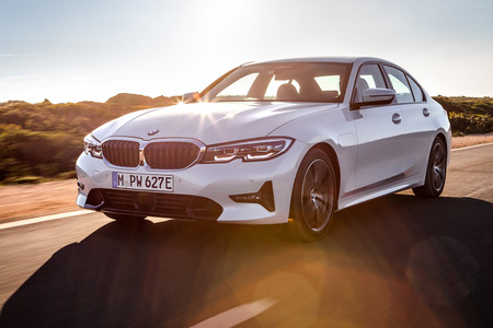 El nuevo BMW 330e híbrido enchufable llega en verano con 60 kilómetros de autonomía eléctrica
