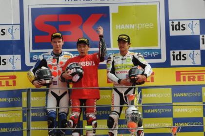 Podium segunda manga, Neukirchner - Haga - Kiyonari