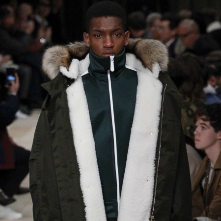 ¿La quieres? la tienes: La sudadera millennial de Burberry nos llega gracias a Zara