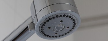 Mi ducha estuvo goteando durante semanas: así de fácil era solucionarlo (sin llamar al fontanero) 