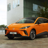 Ha llegado el día en que los coches eléctricos empiezan a rivalizar con los de gasolina: el MG 4 es más barato que un Volkswagen Golf