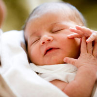 Una madre denuncia al hospital después de que otra mamá amamantara a su bebé 