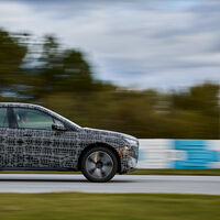 Probamos el prototipo del BMW iX: renovación en 2025 para hacerlo un 10% más eficiente y con nuevo equipamiento deportivo M en opción