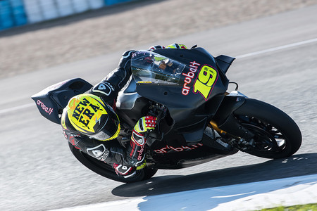 Álvaro Bautista: "La Ducati Panigale V4 R tiene parte del ADN de la MotoGP"