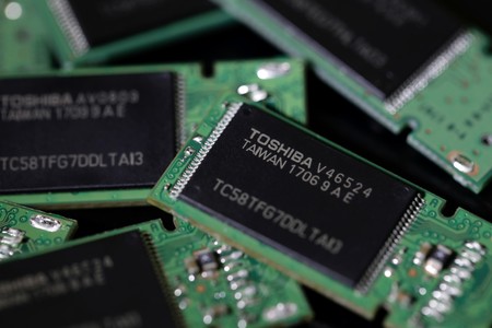Toshiba recuperará las acciones vendidas a Apple hace un año por su negocio de memorias